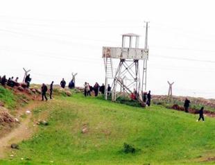 Turkey detains 20 people trying to cross into Syria