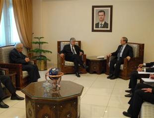 Syria offers Palestinians its firepower in Yarmuk battle