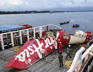 Divers find black box of crashed AirAsia jet: Indonesia ministry