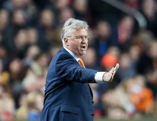 Hiddink ignores criticism and sets forward course