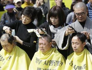 Parents of South Korea ferry victims shave heads in protest