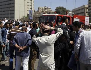 Bombing on bridge in Egypt capital kills officer: police