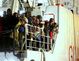 Up to 400 migrants died in boat capsize off Libya: survivors
