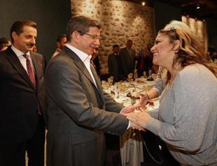 Turkey’s Roma singer praises ‘itsy-bitsy chirpy’ PM for reform promises