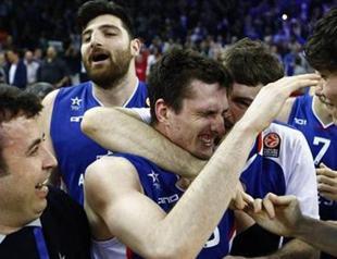 Buzzer-beater keeps Anadolu Efes Final Four hopes alive