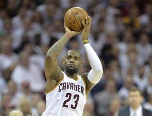LeBron James carries Cavaliers past Celtics