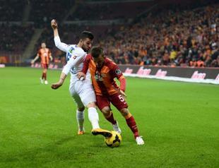 Galatasaray chases Fenerbahçe after easy win