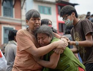 Aftershocks cause more terror as Nepal quake toll tops 2,400