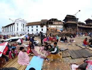 Nepal scrambles to organise quake relief, many flee capital