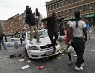 Riots in Baltimore over mans death in police custody