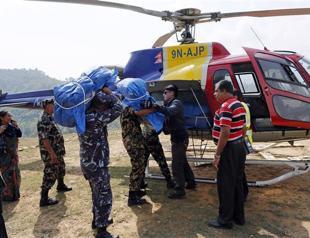Rescuers battle to reach Nepal quake victims