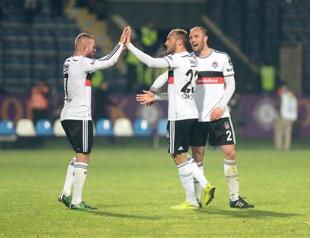 Beşiktaş tops league as cards reshuffle