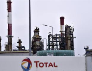 Shell, Total align trading and refining units to drive profit growth
