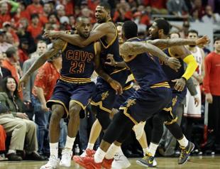 James hits buzzer beater as Cavaliers edge Bulls