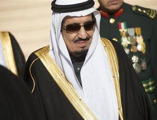 Saudi king orders payout to state employees, reshuffles cabinet