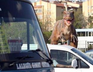 T-Rex statue replaces Transformers robot of Ankara