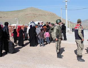Syrian migrants attack gendarmerie in southeastern Turkish tent city, five injured