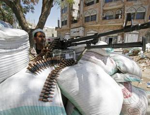 Saudi-led warplanes bomb Yemen rebel stronghold