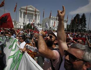 Over 20,000 call for Macedonian government to step down