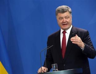 West clings to fraying Ukraine peace deal despite Kiev doubts