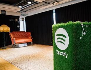 Rid of CDs, Starbucks teams up with Spotify