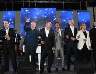 VIDEO: Turkish, Greek foreign ministers sing for peace with NATO head