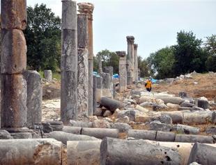 Illegal excavations damage ancient city