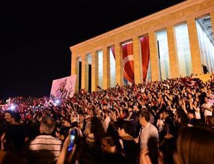 Huge crowds flock to 19 May meeting at Atatürk mausoleum