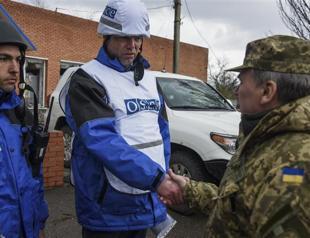 Ukraine reports fresh casualties in east, OSCE sees violence spreading