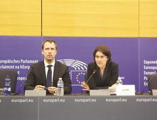 EU concerned about freedoms in Turkey, says door still open