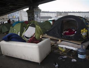 French police clear migrant camp in Paris