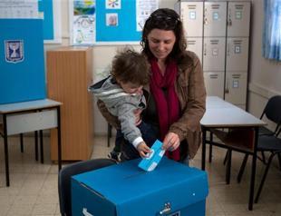 Israelis vote in tight race after last-ditch Netanyahu plea