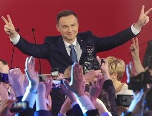Conservative newcomer Duda wins Polish presidential cliffhanger