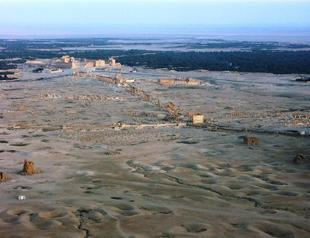 Syria regime launches 15 air raids around Palmyra: Monitor