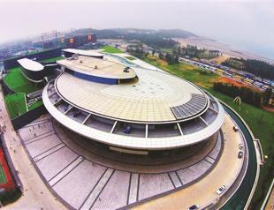 Star Trek fan boss builds Enterprise-like headquarters