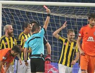 Galatasaray wins 20th Turkish title as seven-man Fenerbahçe draw