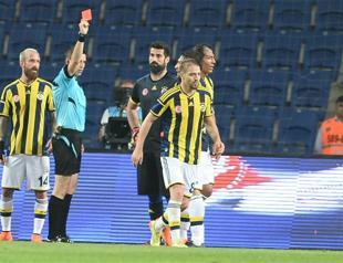Last minute violence marks Fenerbahçe’s farewell to title dream