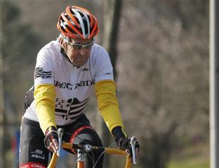 Kerry breaks leg in bike crash; ends overseas trip early