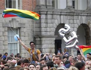 Australian opposition introduces bill to legalise same-sex marriage