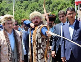 Erdoğan’s son shoots arrows in Ottoman attire, slams HDP