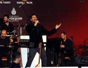 Singer-turned-AKP candidate slammed over sexism