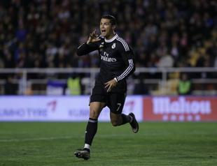 Ronaldo reaches 300 goals for Real in Rayo win