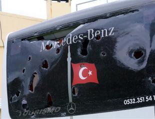 Turkish handball teams bus attacked with stones