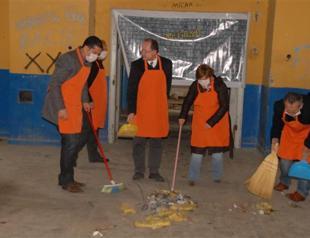 Brooms raised to protect Denizli’s stone buildings