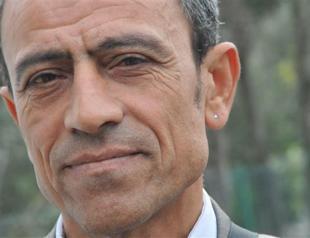 Male teachers can wear earrings in class, Turkish court rules