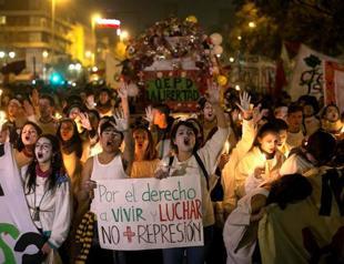 Chile students, police clash at new protest over reforms