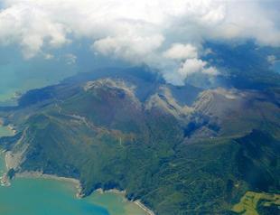 Japan issues evacuation order after volcano erupts