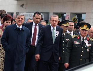 Former President Gül calls Erdoğan, Turkish PM