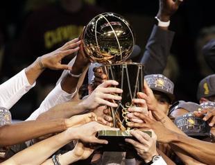 Warriors end 40-year title drought by beating Cavs