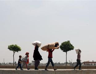 Syria refugees return to border town after ISIL defeat